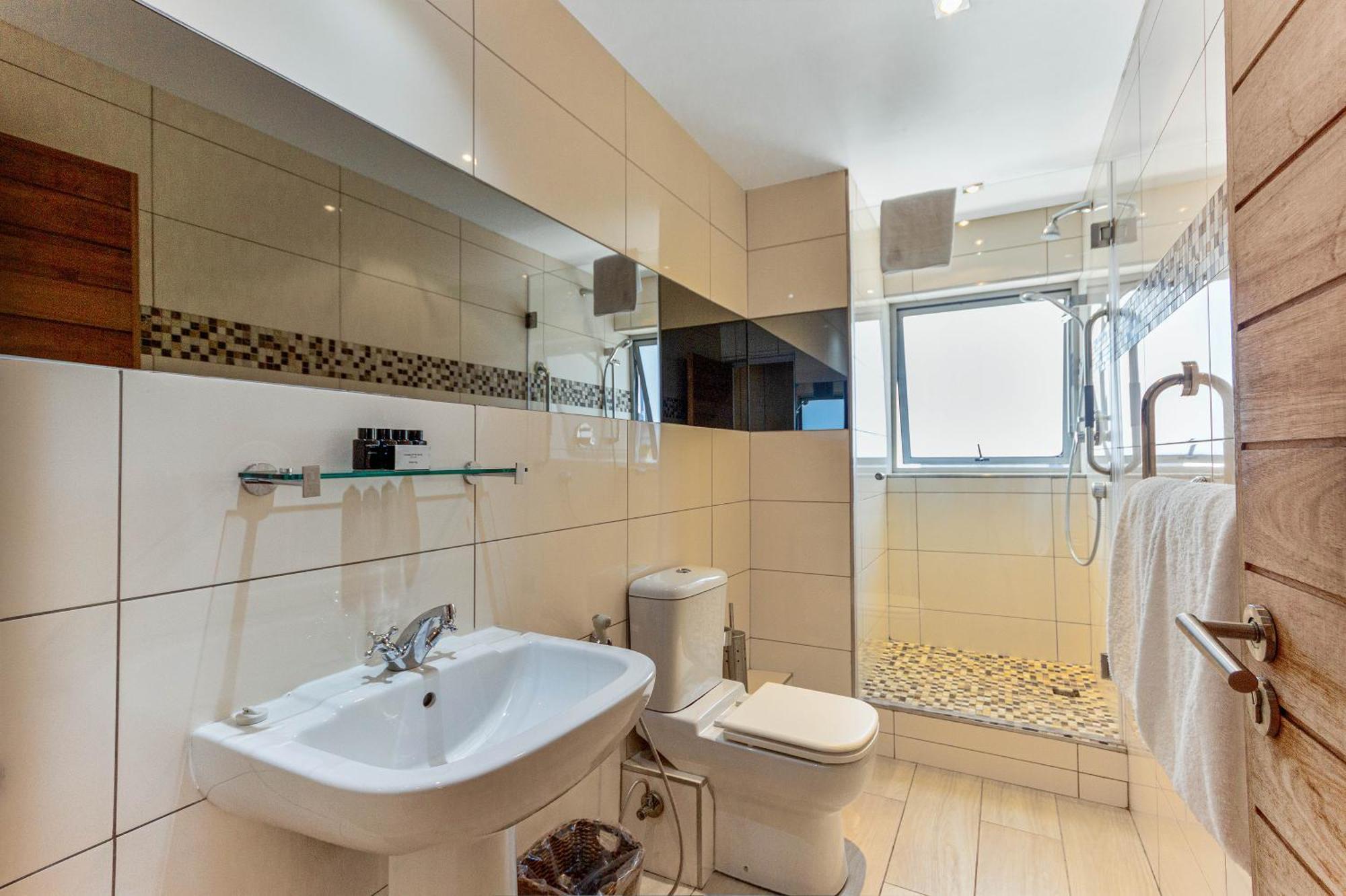 Harbouredge Suites Cape Town Room photo